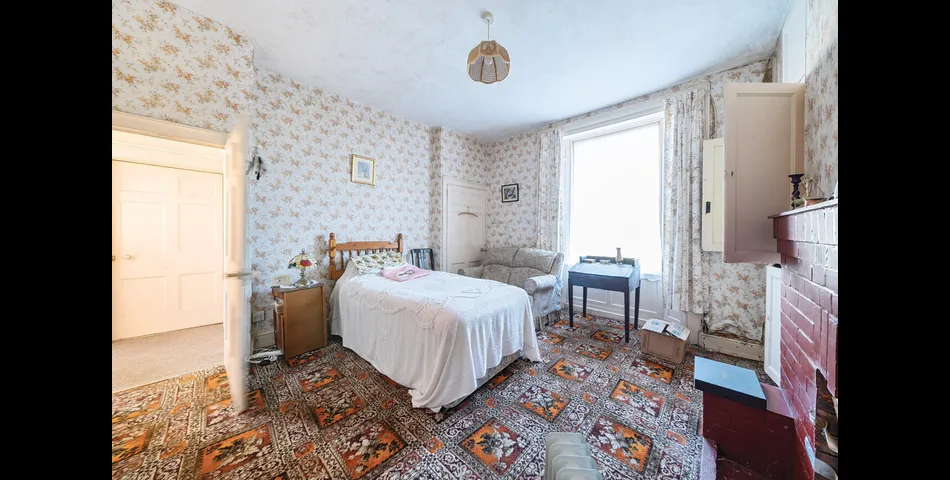 DETACHED GRADE II FARMHOUSE WITH BARNS AND PADDOCK OFFERING IMMENSE POTENTIAL