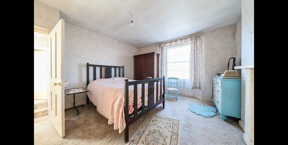 DETACHED GRADE II FARMHOUSE WITH BARNS AND PADDOCK OFFERING IMMENSE POTENTIAL