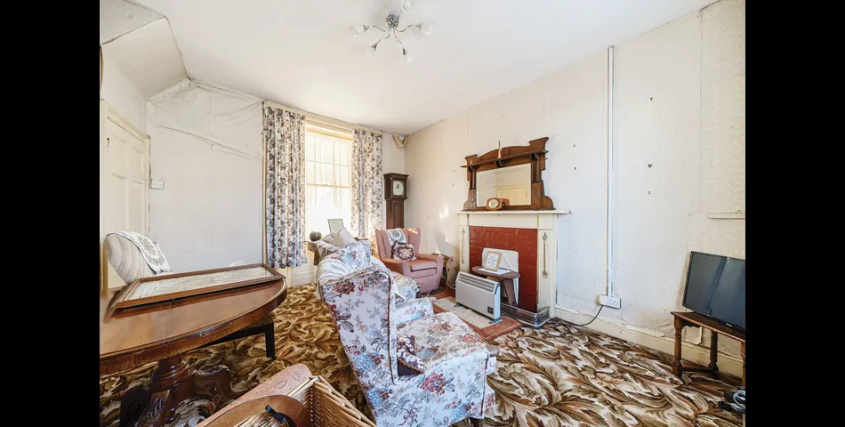 DETACHED GRADE II FARMHOUSE WITH BARNS AND PADDOCK OFFERING IMMENSE POTENTIAL