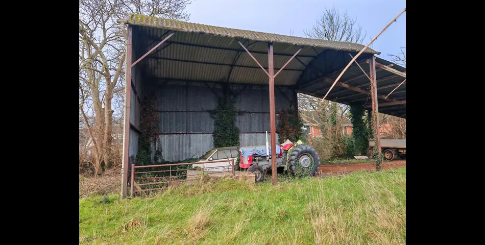 DETACHED GRADE II FARMHOUSE WITH BARNS AND PADDOCK OFFERING IMMENSE POTENTIAL