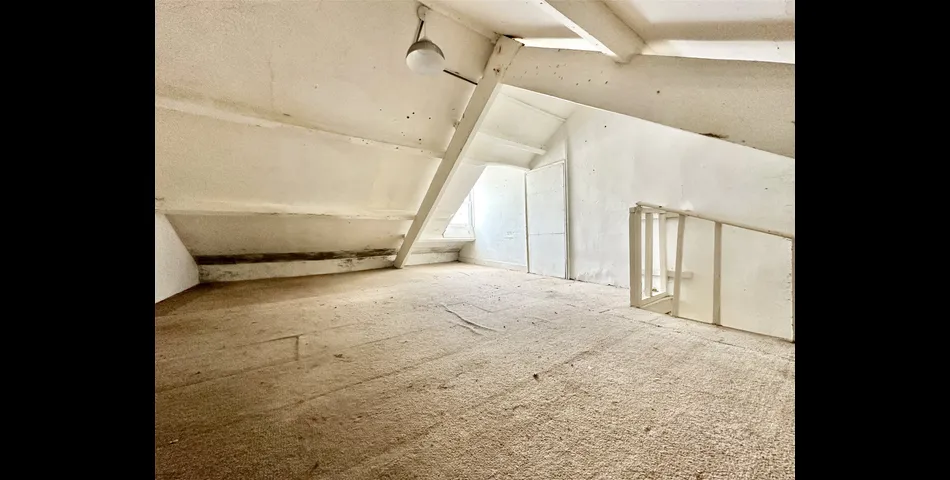 Spacious semi-detached family home in the sea front area of the town