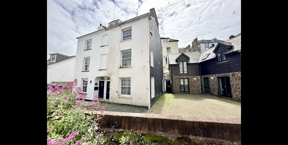 Spacious semi-detached family home in the sea front area of the town