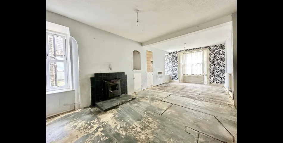 Spacious semi-detached family home in the sea front area of the town