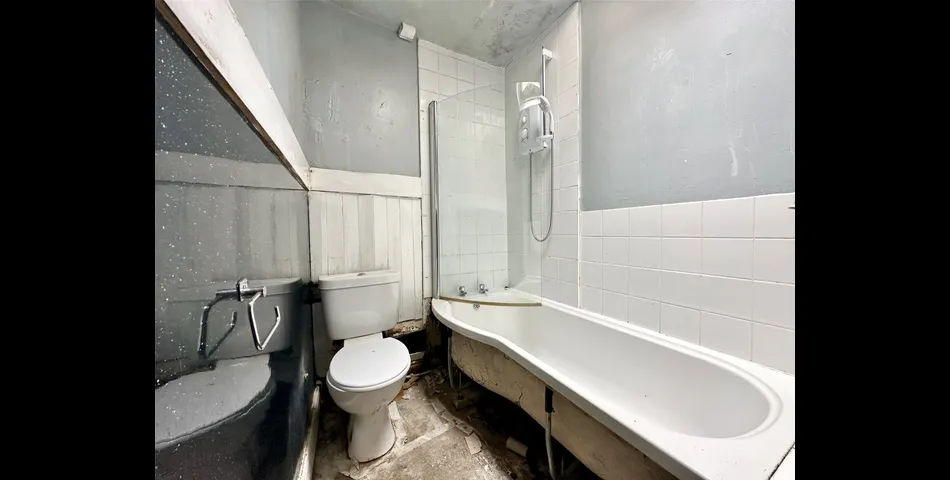 Spacious semi-detached family home in the sea front area of the town