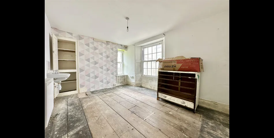 Spacious semi-detached family home in the sea front area of the town