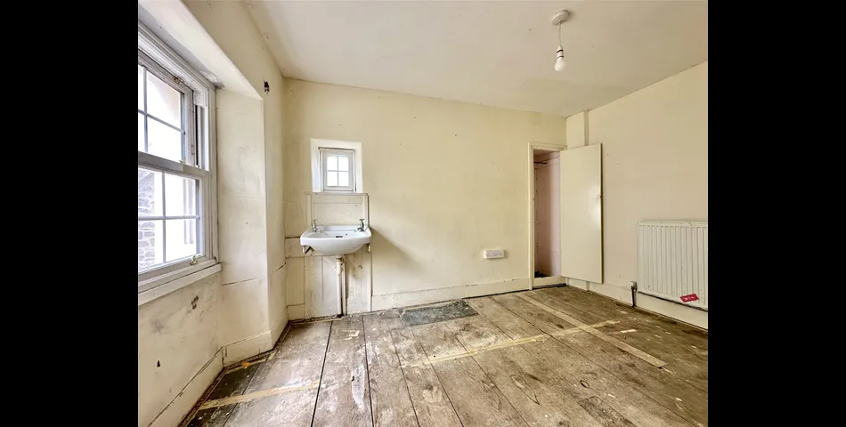 Spacious semi-detached family home in the sea front area of the town