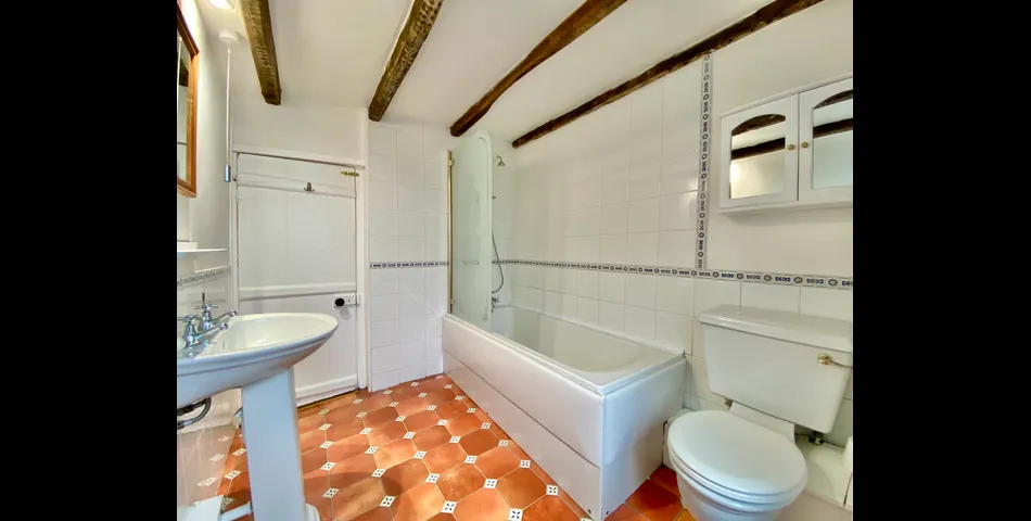 A charming characterful cottage located just 100 metres from the picturesque harbour