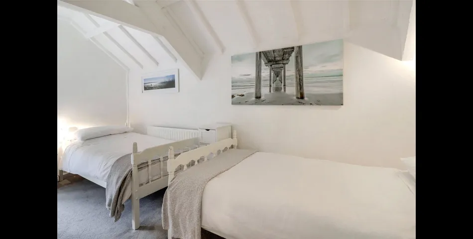 TWO BEDROOM HOLIDAY HOME IN WOOLSERY, NORTH DEVON ONLY 4 MILES FROM THE COAST - IDEAL 2ND HOME OR HOLIDAY LET