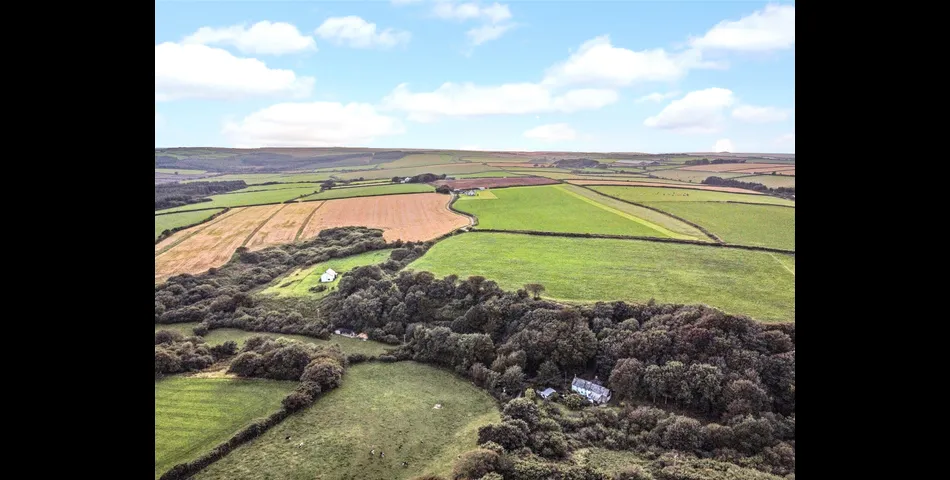 TWO BEDROOM HOLIDAY HOME IN WOOLSERY, NORTH DEVON ONLY 4 MILES FROM THE COAST - IDEAL 2ND HOME OR HOLIDAY LET
