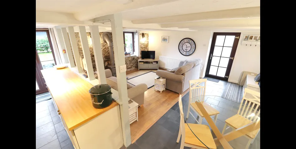 TWO BEDROOM HOLIDAY HOME IN WOOLSERY, NORTH DEVON ONLY 4 MILES FROM THE COAST - IDEAL 2ND HOME OR HOLIDAY LET