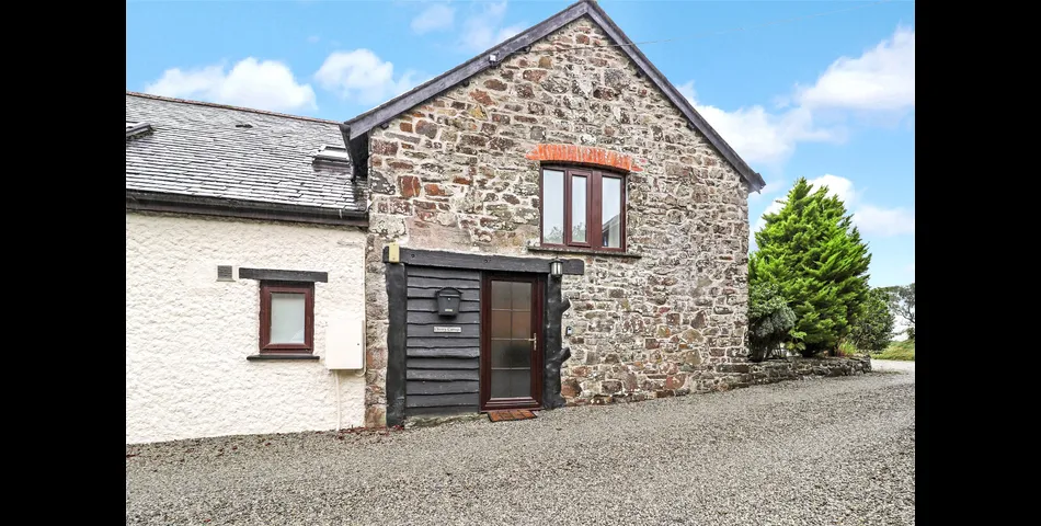 TWO BEDROOM HOLIDAY HOME IN WOOLSERY, NORTH DEVON ONLY 4 MILES FROM THE COAST - IDEAL 2ND HOME OR HOLIDAY LET