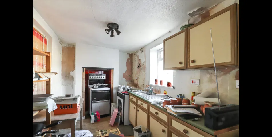 TWO BEDROOM END OF TERRACEREQUIRES FULL MODERNISATION PERIOD PROPERTY IN BIDEFORD