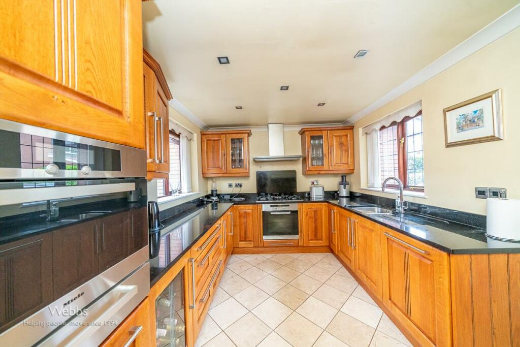 4 bed Detached