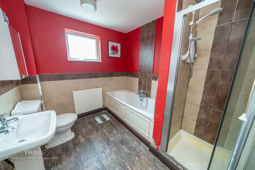 3 bed End of Terrace