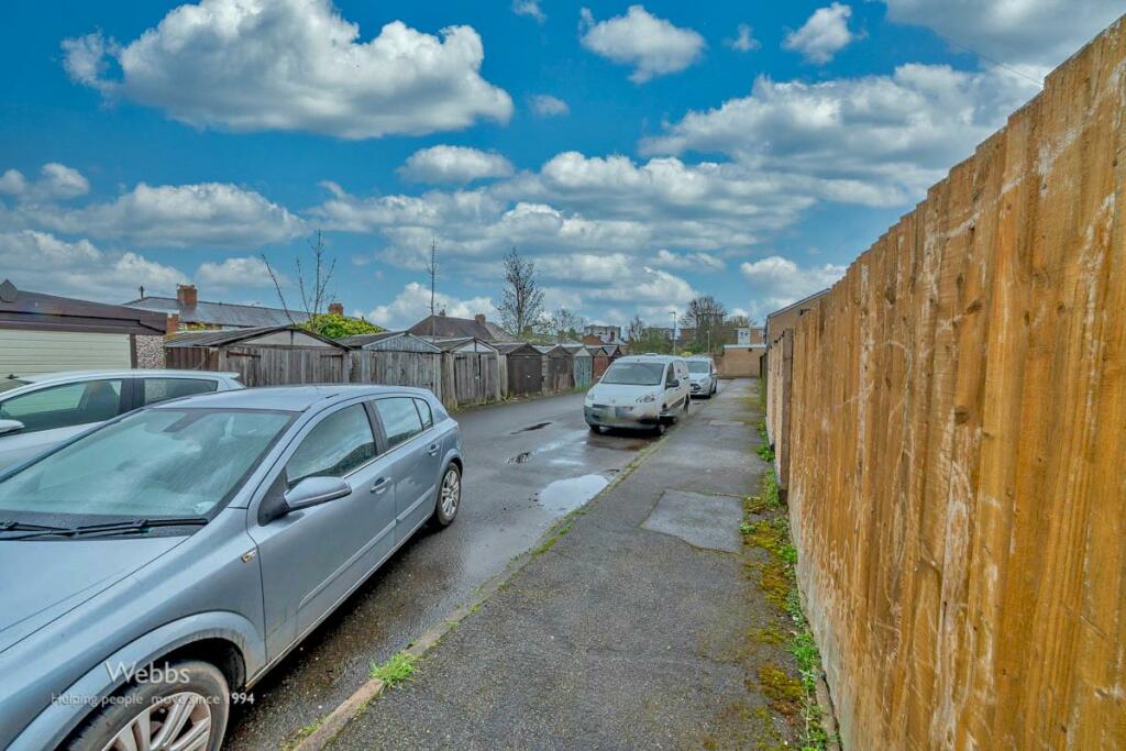 3 bed End of Terrace