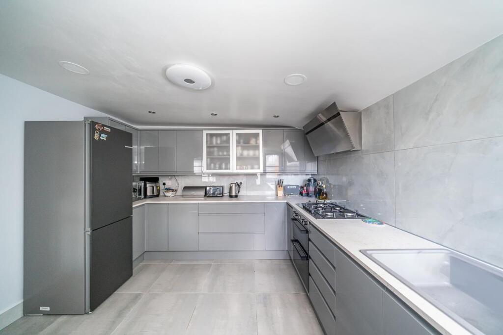 3 bed House