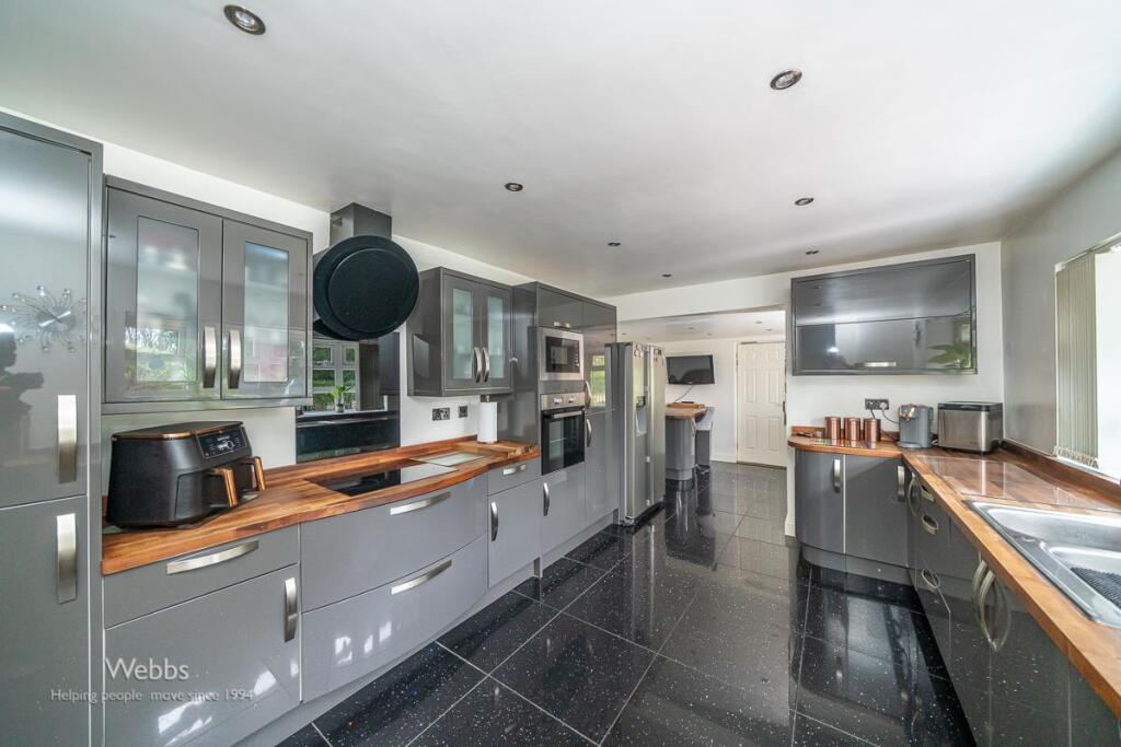 4 bed Detached Bungalow
