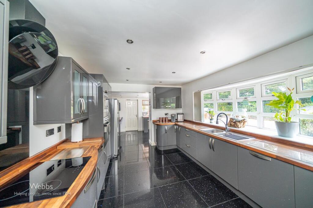 4 bed Detached Bungalow