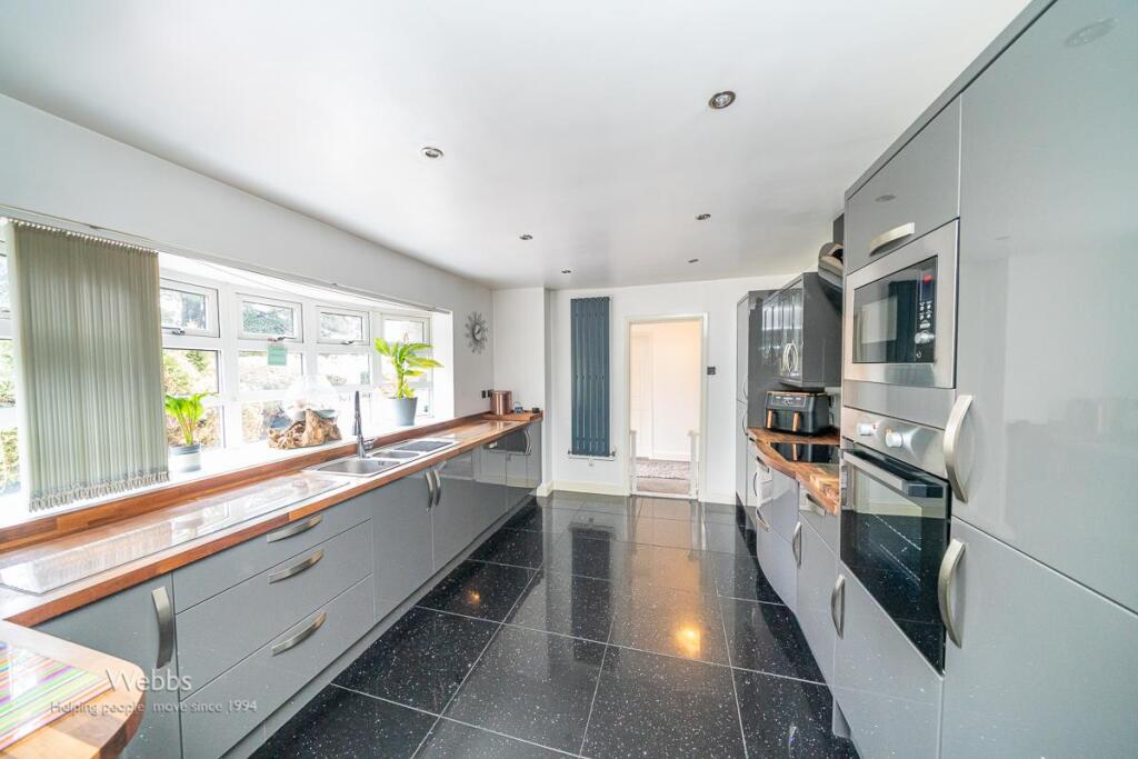 4 bed Detached Bungalow