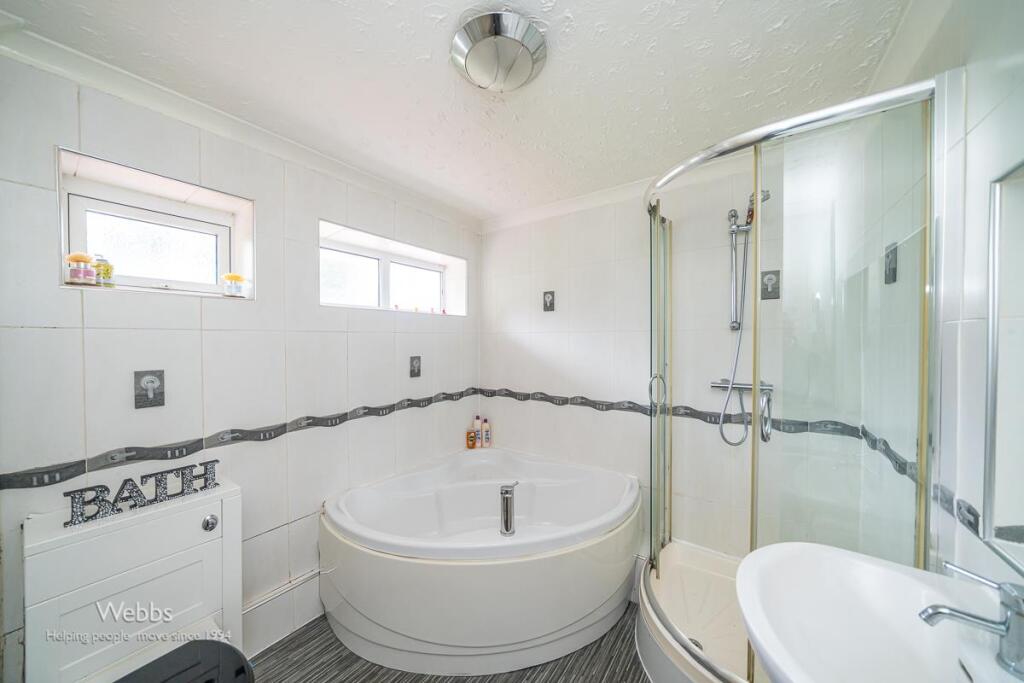 4 bed Detached Bungalow