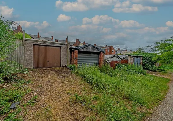 2 bed Detached