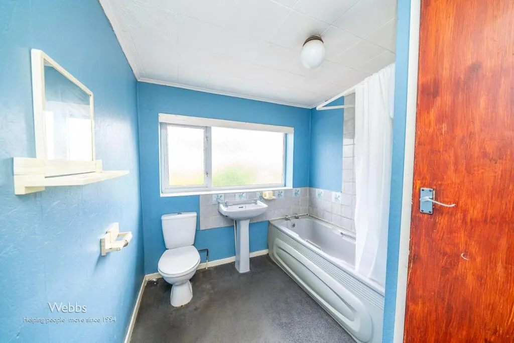 4 bed Semi-Detached