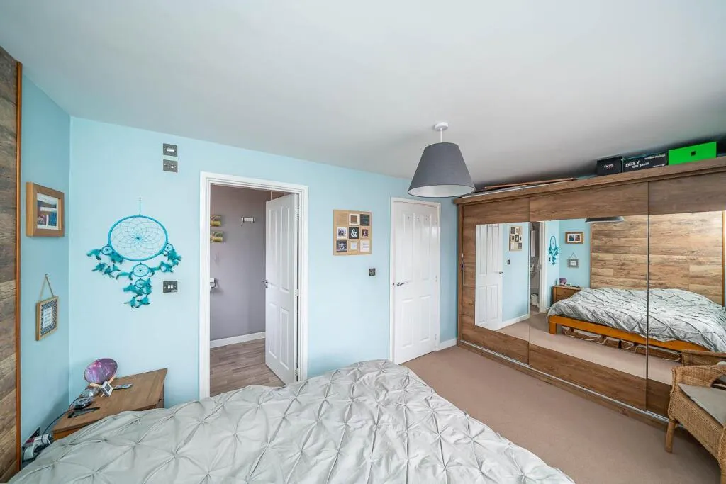 4 bed Semi-Detached