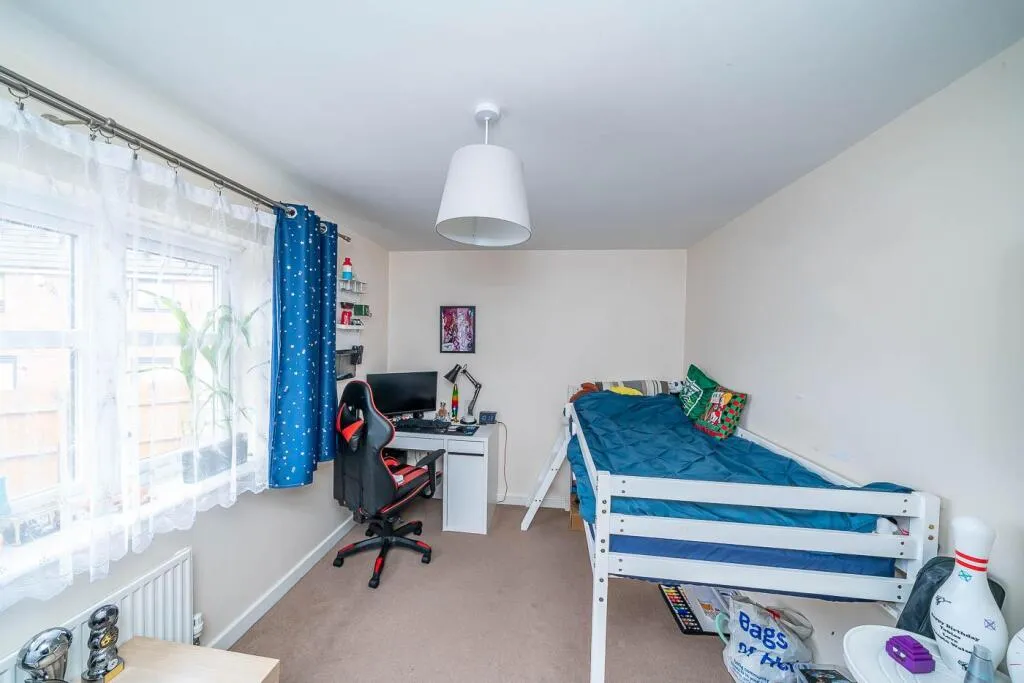 4 bed Semi-Detached