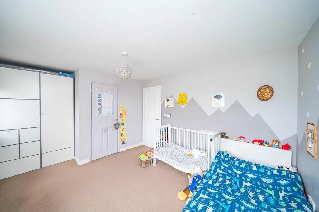 4 bed Semi-Detached