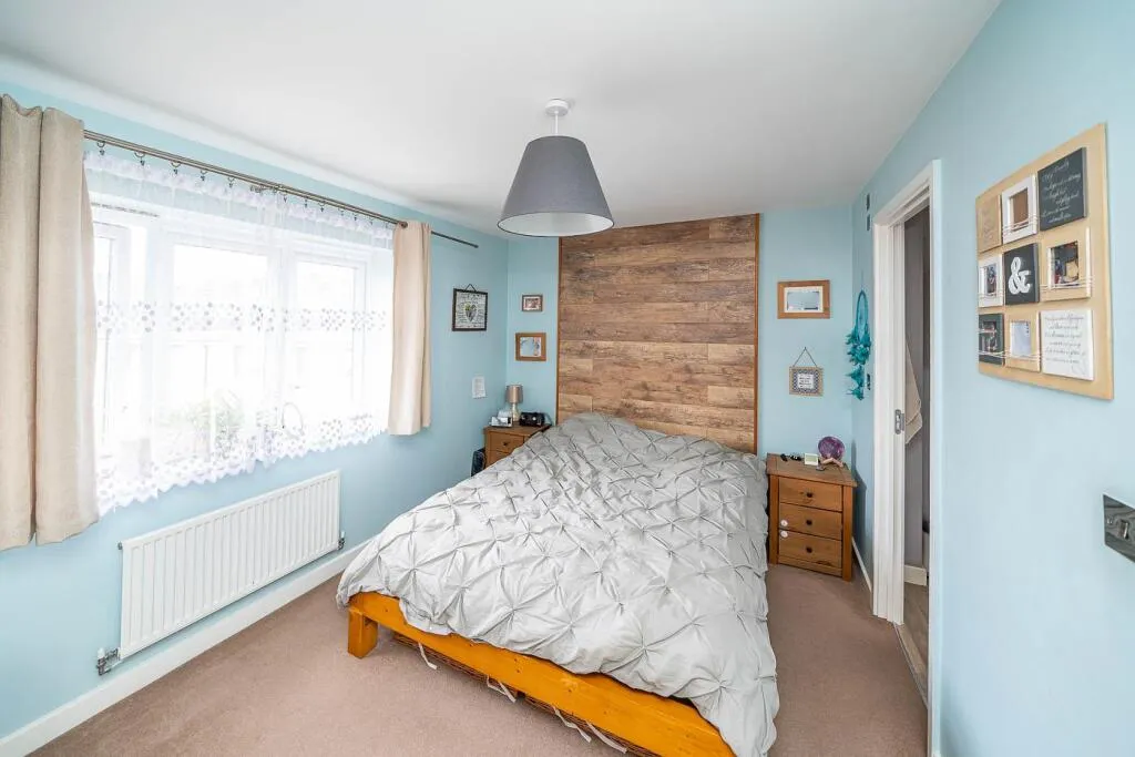 4 bed Semi-Detached
