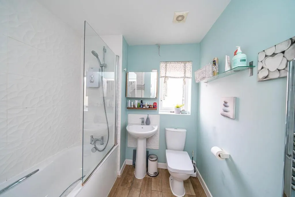 4 bed Semi-Detached