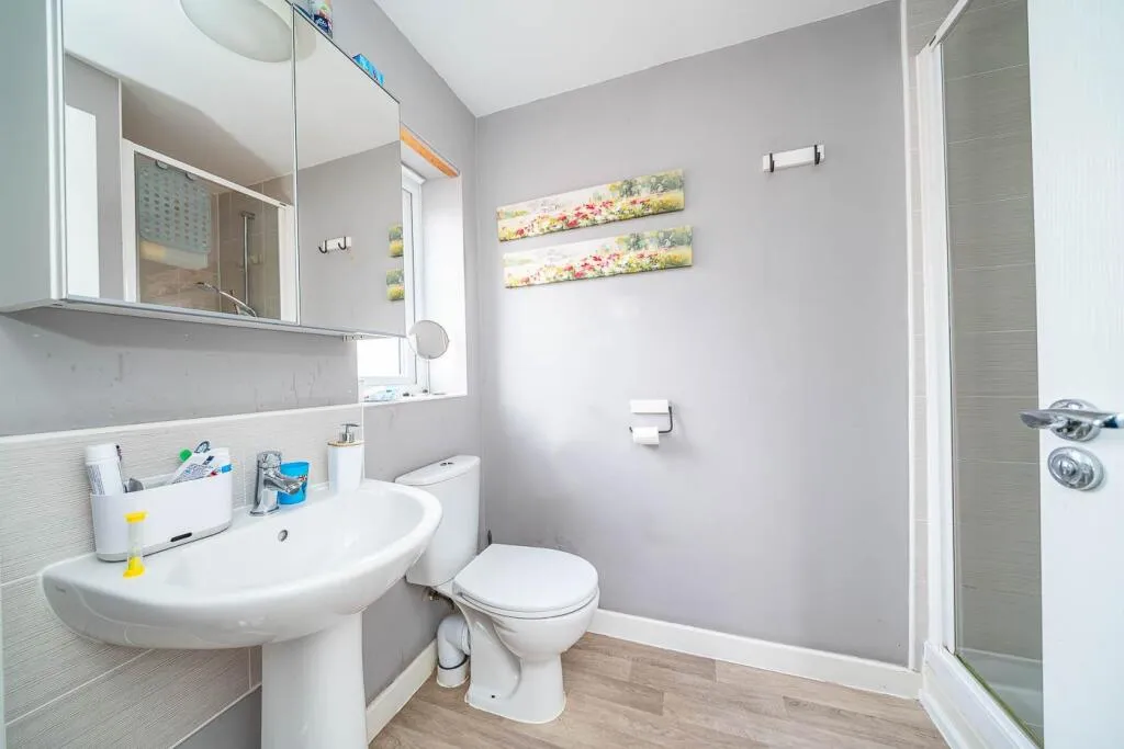 4 bed Semi-Detached