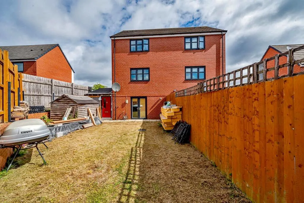 4 bed Semi-Detached