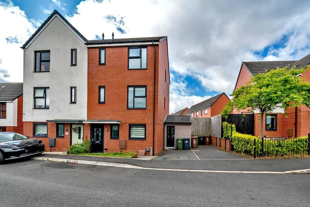 4 bed Semi-Detached