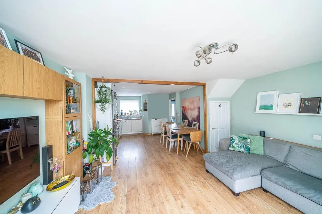 4 bed Semi-Detached
