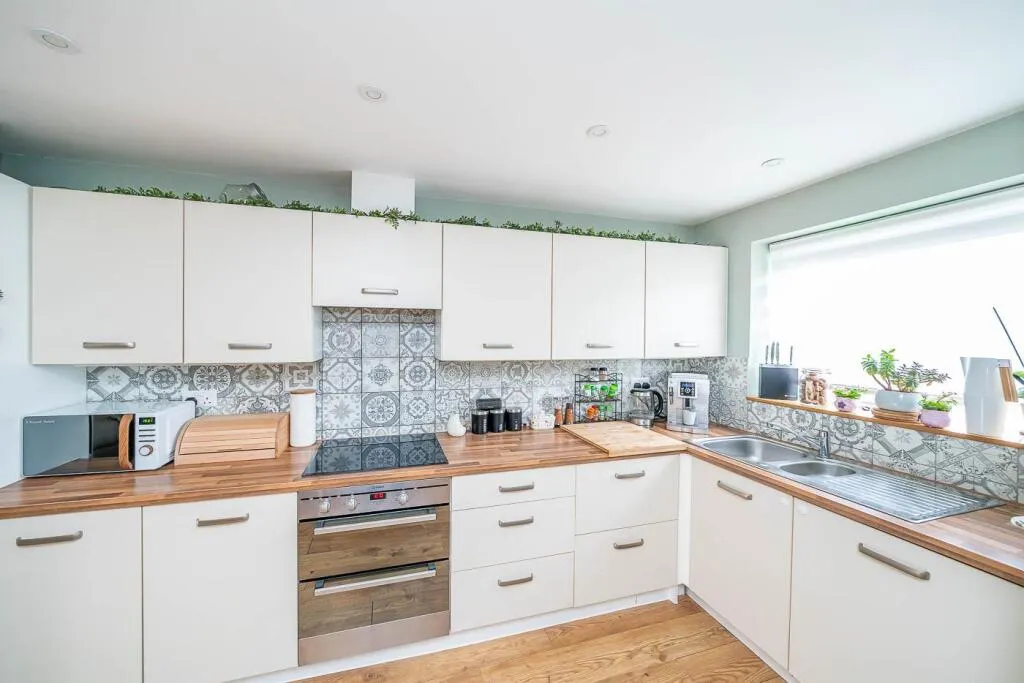 4 bed Semi-Detached