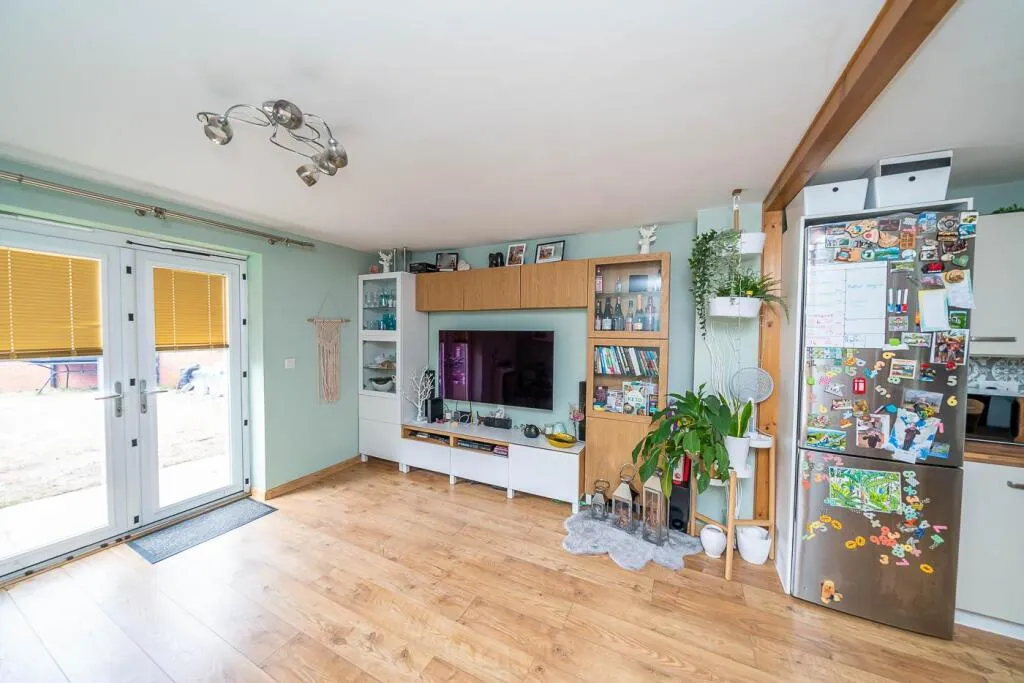 4 bed Semi-Detached
