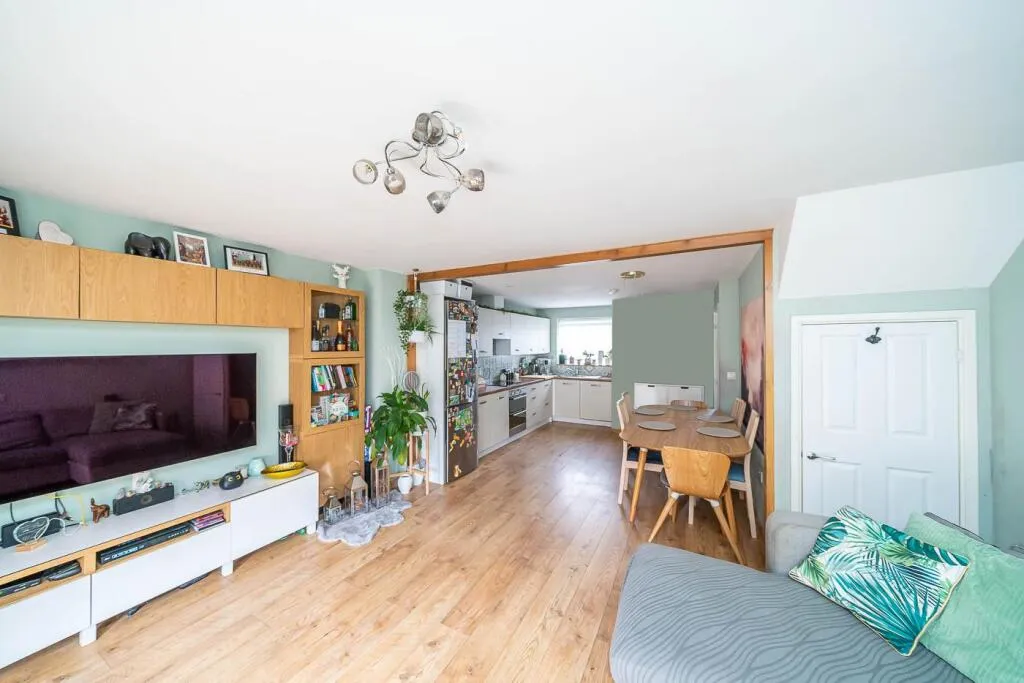 4 bed Semi-Detached