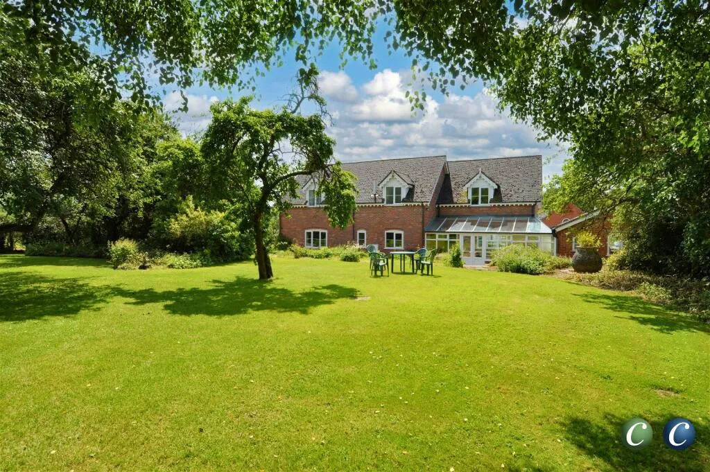 5 bed Detached