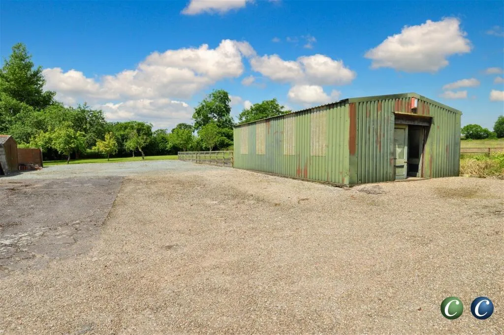 5 bed Detached