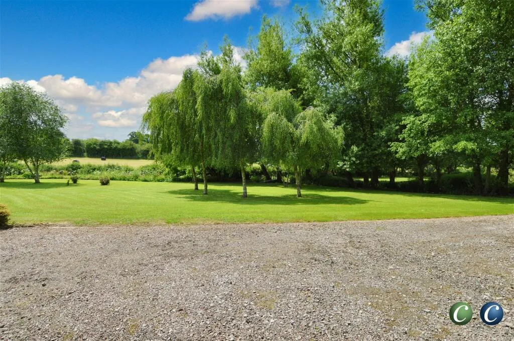5 bed Detached