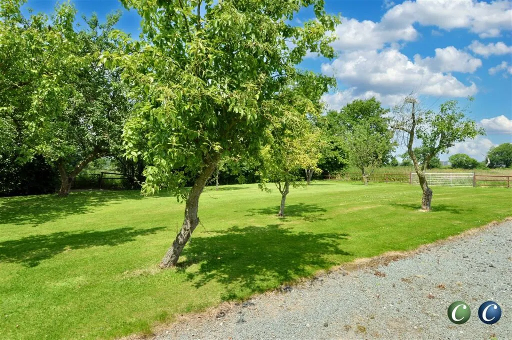 5 bed Detached
