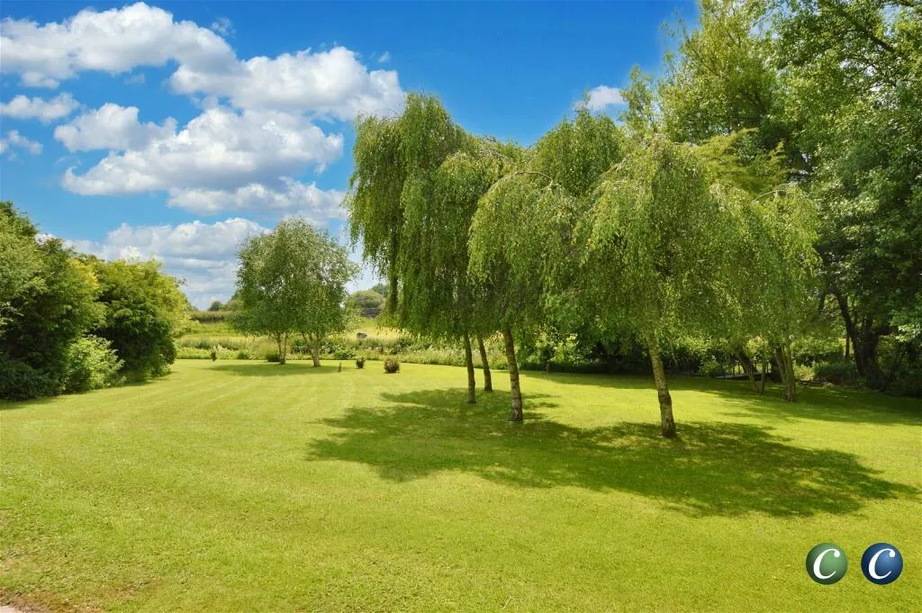 5 bed Detached