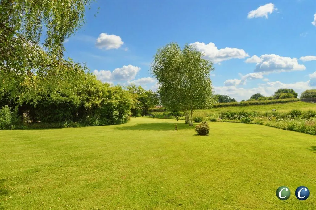 5 bed Detached