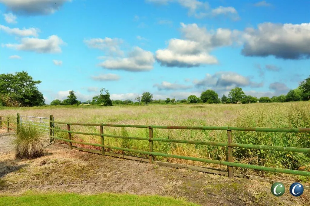 5 bed Detached
