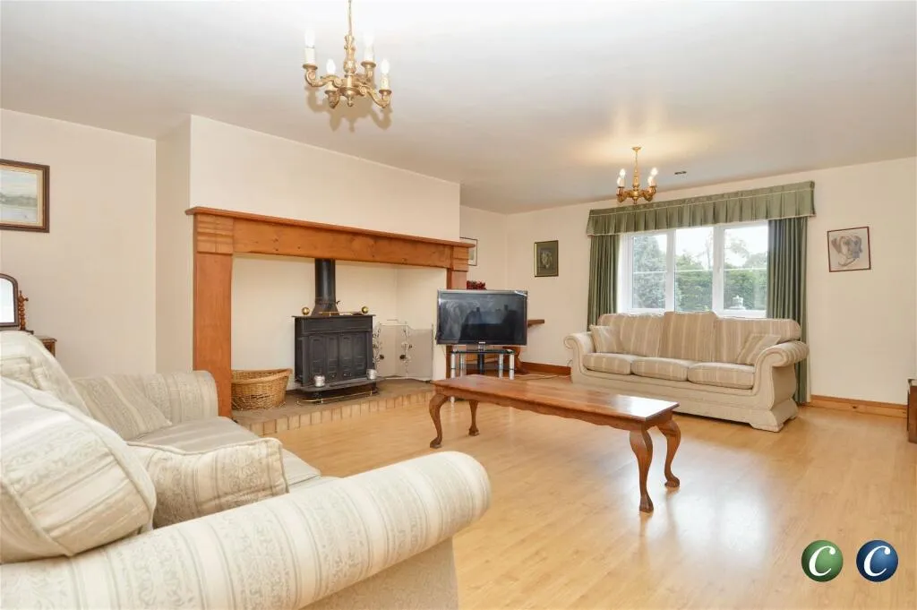 5 bed Detached