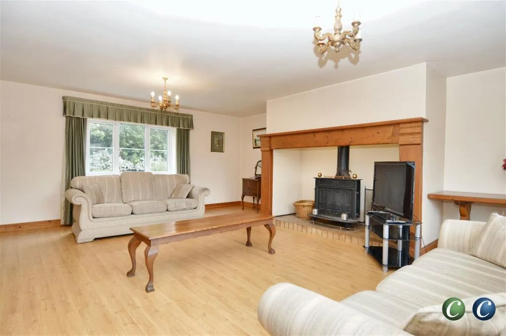 5 bed Detached