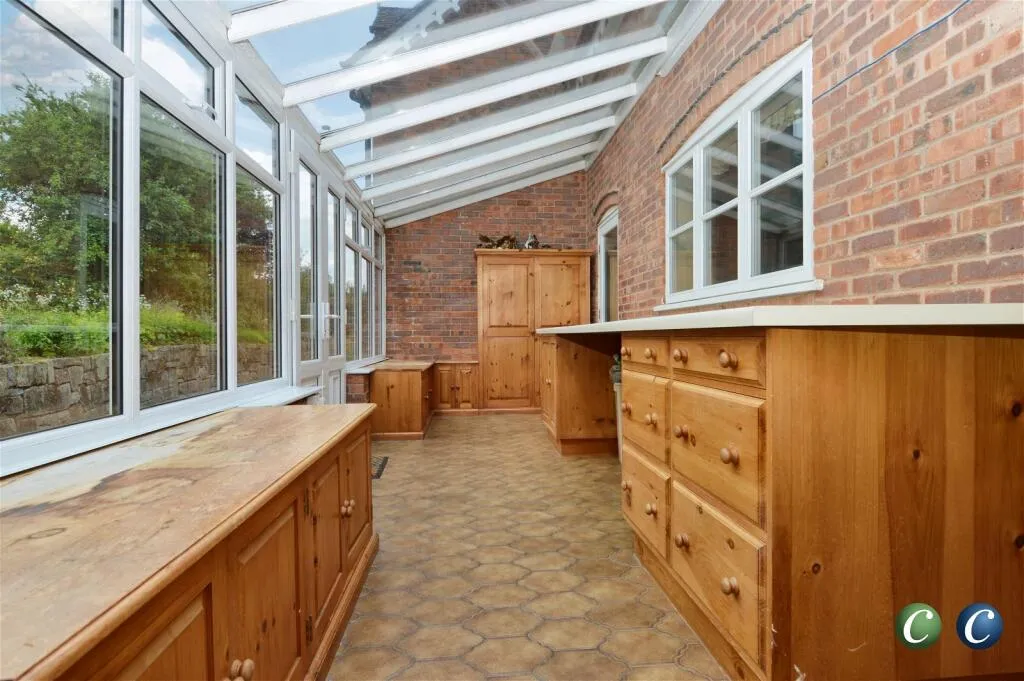 5 bed Detached