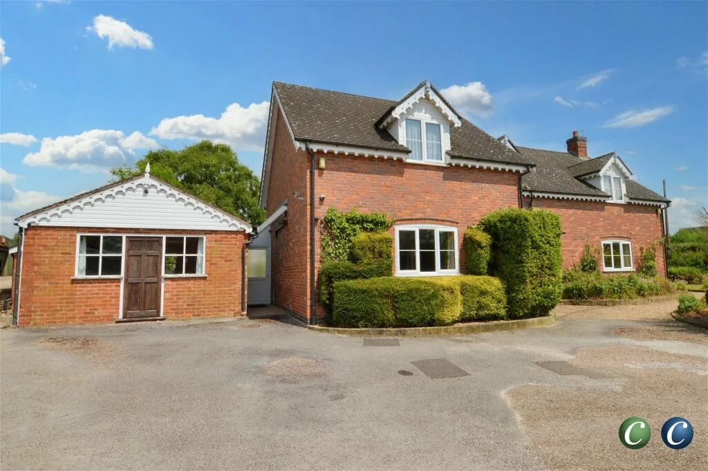 5 bed Detached