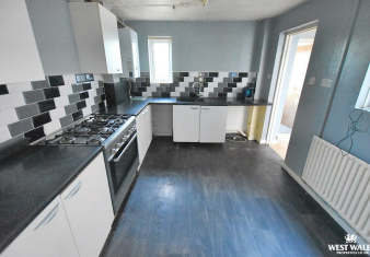 4 bed Terraced